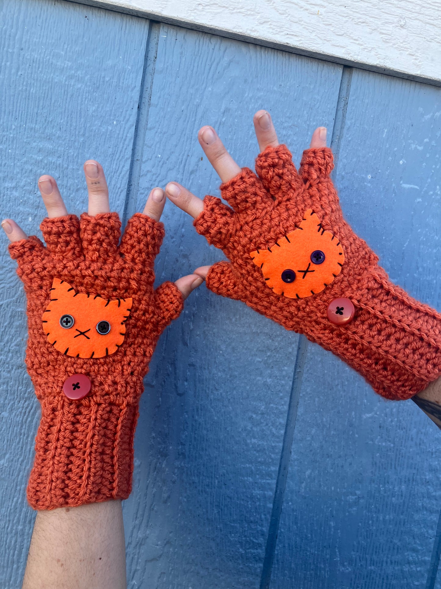 Crotchet kitty gloves