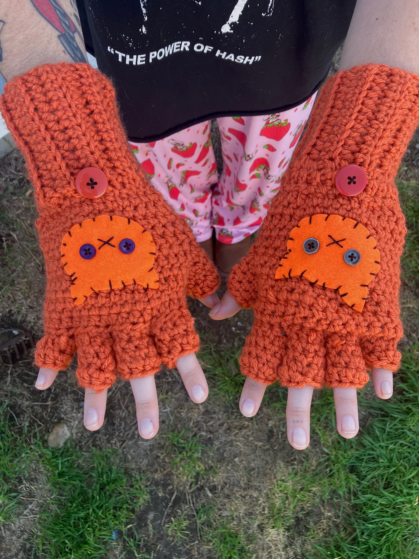 Crotchet kitty gloves