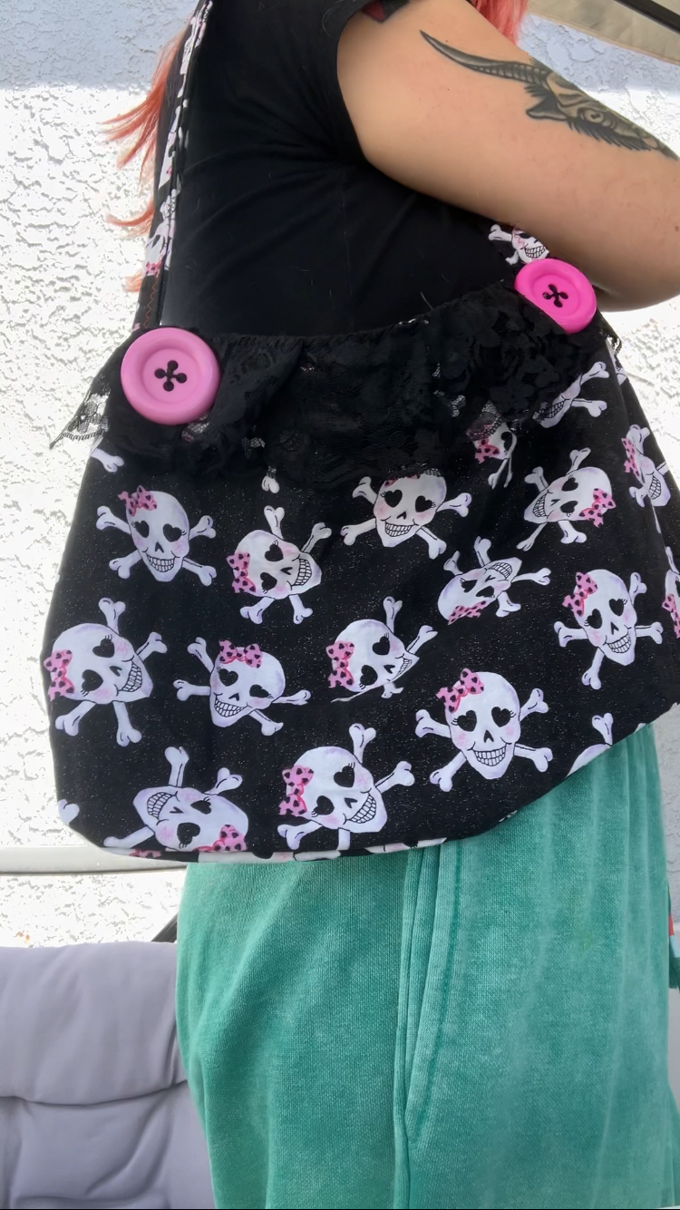 Skulls n buttons purse <3