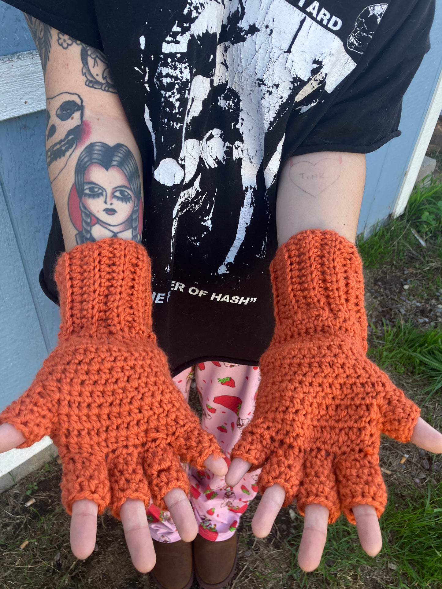 Crotchet kitty gloves