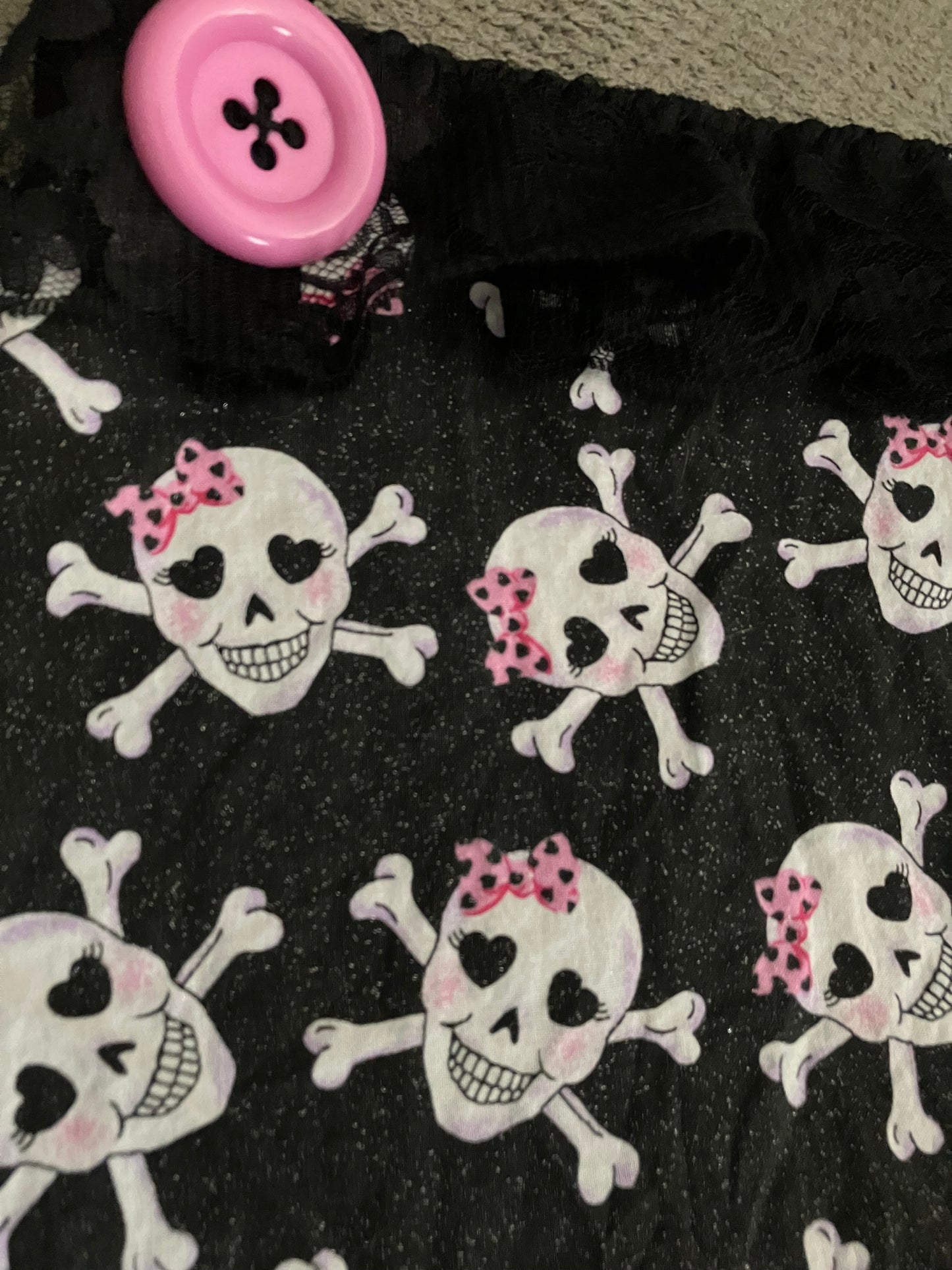 Skulls n buttons purse <3
