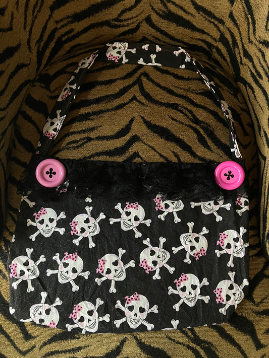 Skulls n buttons purse <3