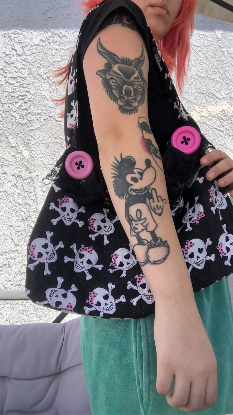 Skulls n buttons purse <3
