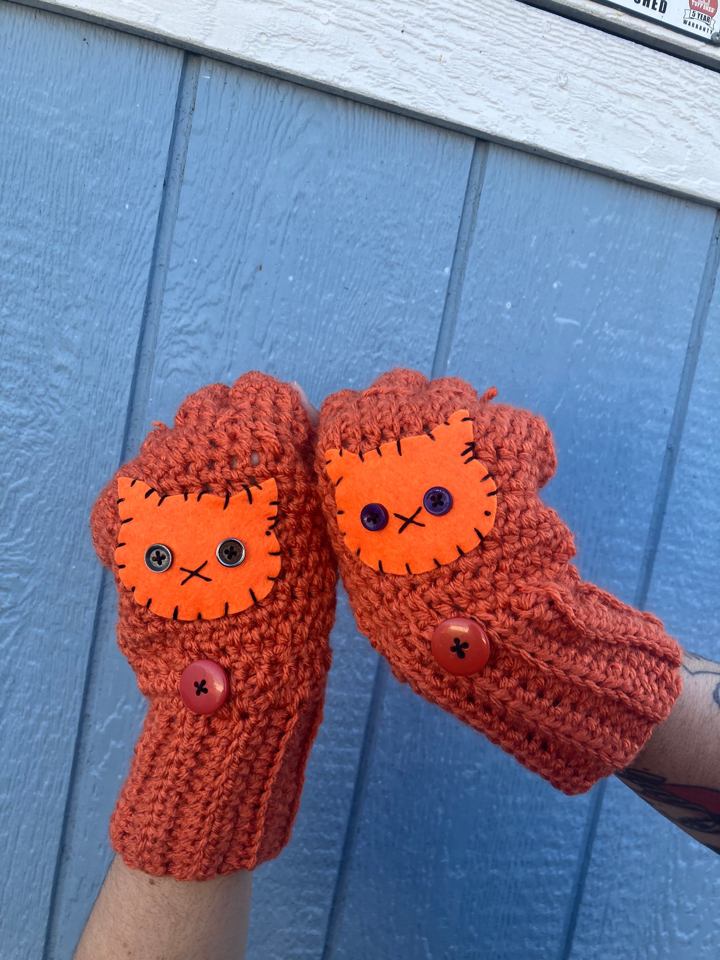 Crotchet kitty gloves
